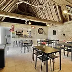 Avec Terrasse à La Douze, Idéal Pour 5 Personnes - Api-1-52-1079 *