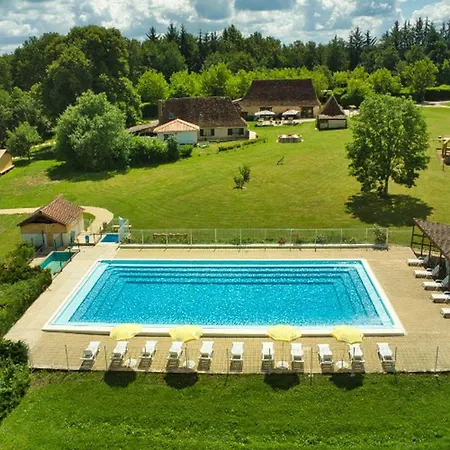 Kemp Avec Terrasse A La Douze, Ideal Pour 5 Personnes - Api-1-52-1079