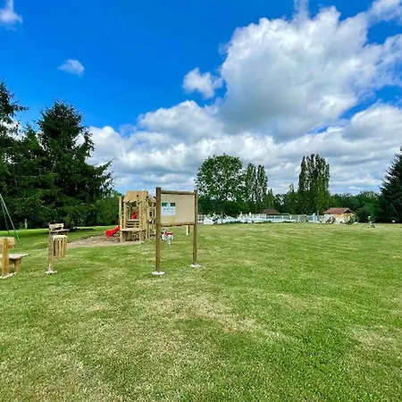 Kemp Avec Terrasse A La Douze, Ideal Pour 5 Personnes - Api-1-52-1079 *